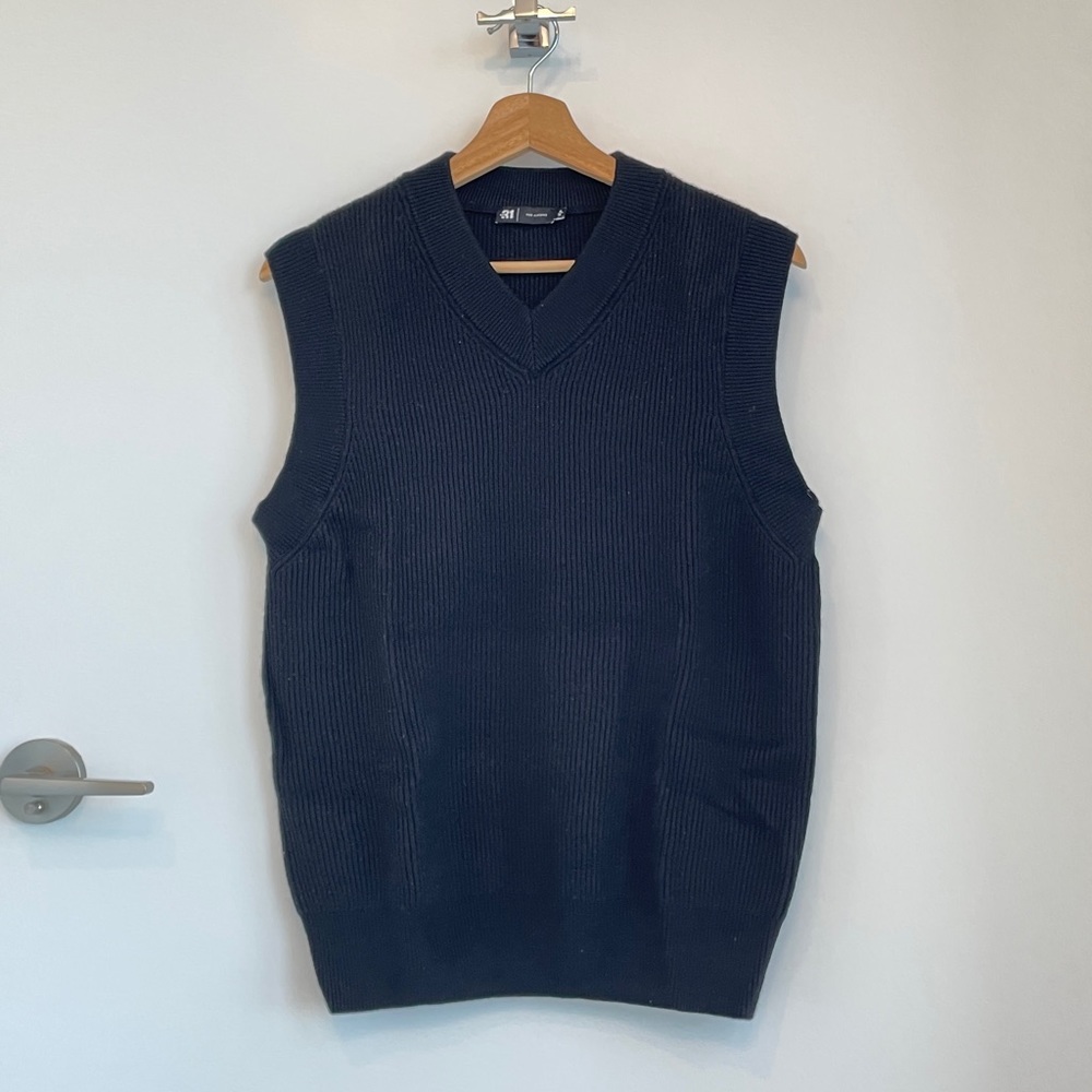 Simon’s Men’s V-neck Sweater Vest, Size M